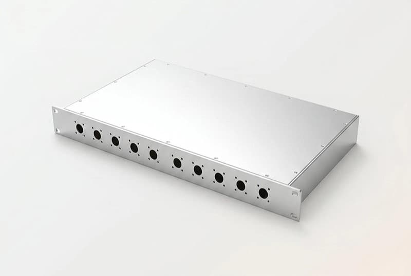 Boîtier audio aluminium argent mat, vue oblique